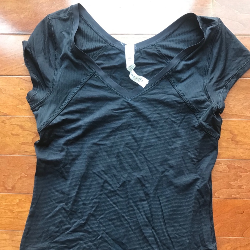 Lululemon short sleeve size 2